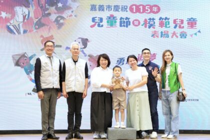 嘉義市表揚模範兒童　黃敏惠宣布國中小午餐全面免費　家長歡聲雷動