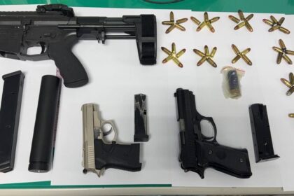 2毒槍嫌拒檢逃逸　嘉警迅速圍捕查獲長短槍及大批子彈