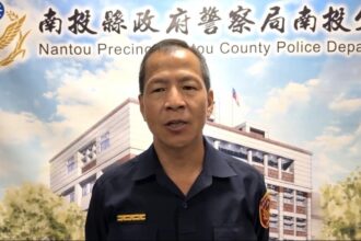 南投市南崗二路發生砂石車與重機車擦撞後　連續撞擊路邊停放之6部自小客車之交通事故