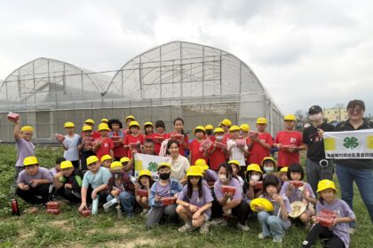 竹崎食農體驗結合愛心義賣　鹿滿學童採番茄助弱勢