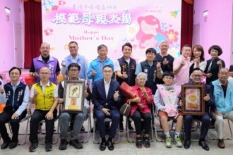 謝國樑表揚暖暖區15位模範母親　弘揚母愛無私精神