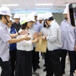 卓榮泰南下嘉義考察　黃敏惠當面遞交輕軌資料：請中央信守承諾