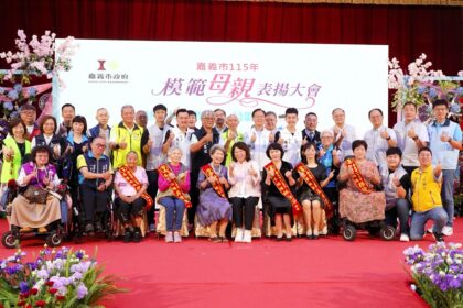 數度紅眼眶致敬母愛　黃敏惠讚22位媽媽是家庭勇士
