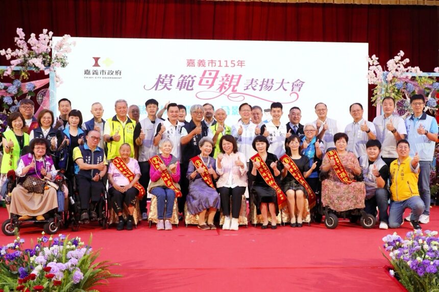 數度紅眼眶致敬母愛　黃敏惠讚22位媽媽是家庭勇士