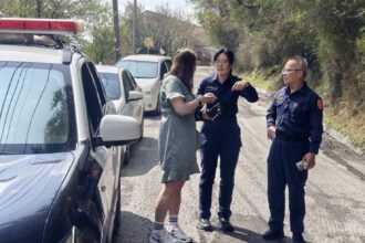 執勤途中遇外籍美女求助　仁愛外事女警溝通無障礙