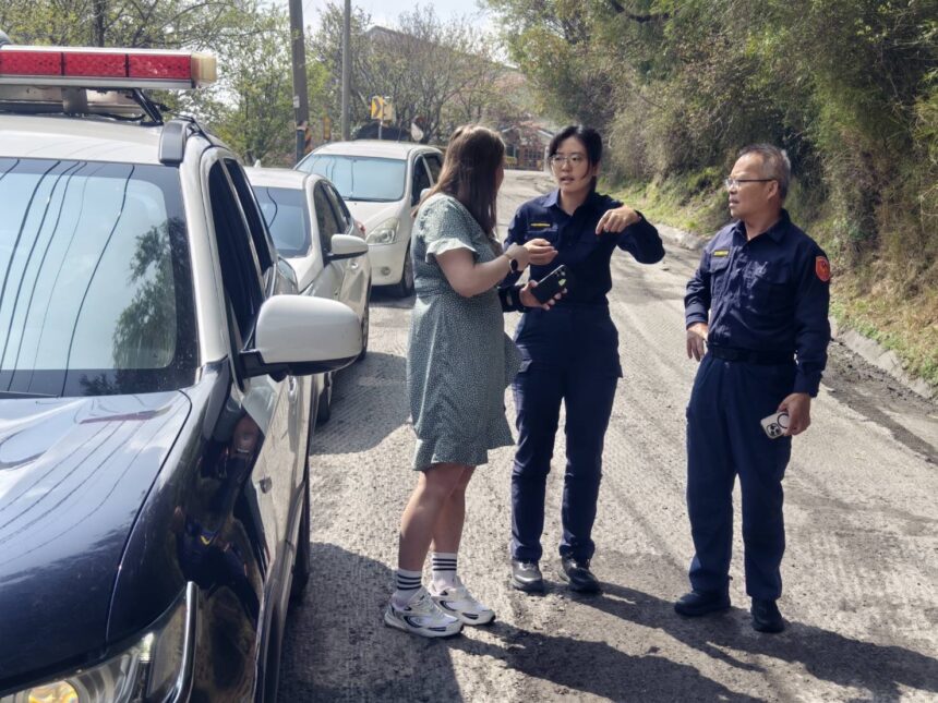 執勤途中遇外籍美女求助　仁愛外事女警溝通無障礙