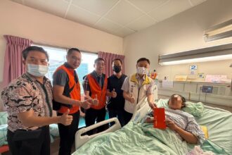 投縣府探視車禍受傷印尼籍看護工　致贈慰問金盼早日康復