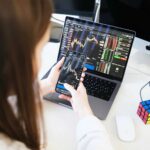 00929 的「我獨自升級」：從高股息獵人進化為科技暗影君王