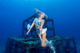 賴心雅一頭栽入水 11年練成水模教母真人版美人魚