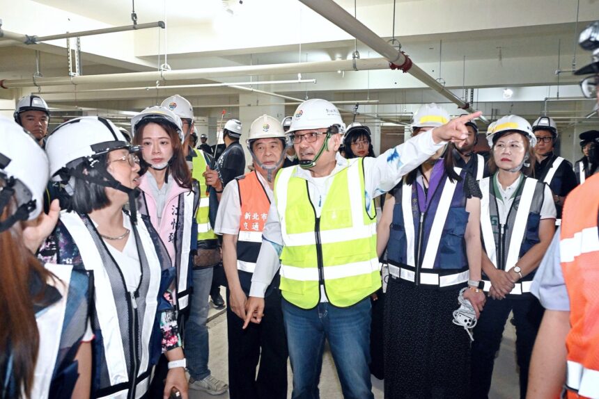 停車空間升級、通學更安全　侯友宜視察板橋信義國小地下停車場　力拚今年11月完工