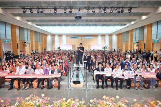 勞動節前夕致敬城市英雄　侯友宜表揚新北243位模範勞工與優良駕駛