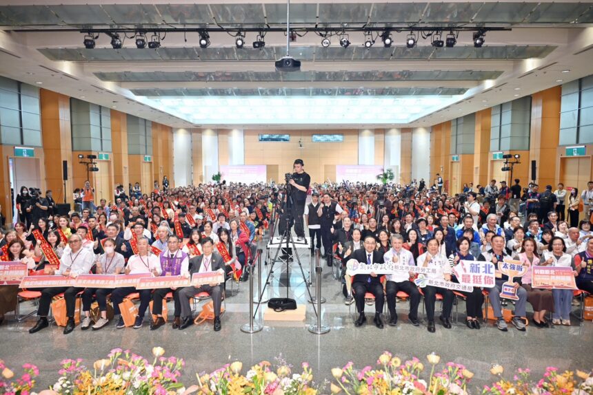 勞動節前夕致敬城市英雄　侯友宜表揚新北243位模範勞工與優良駕駛