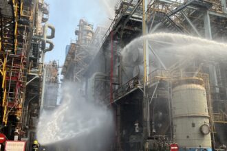 中油大林煉油廠火警　疑槽體洩漏燃燒重油濃煙密佈