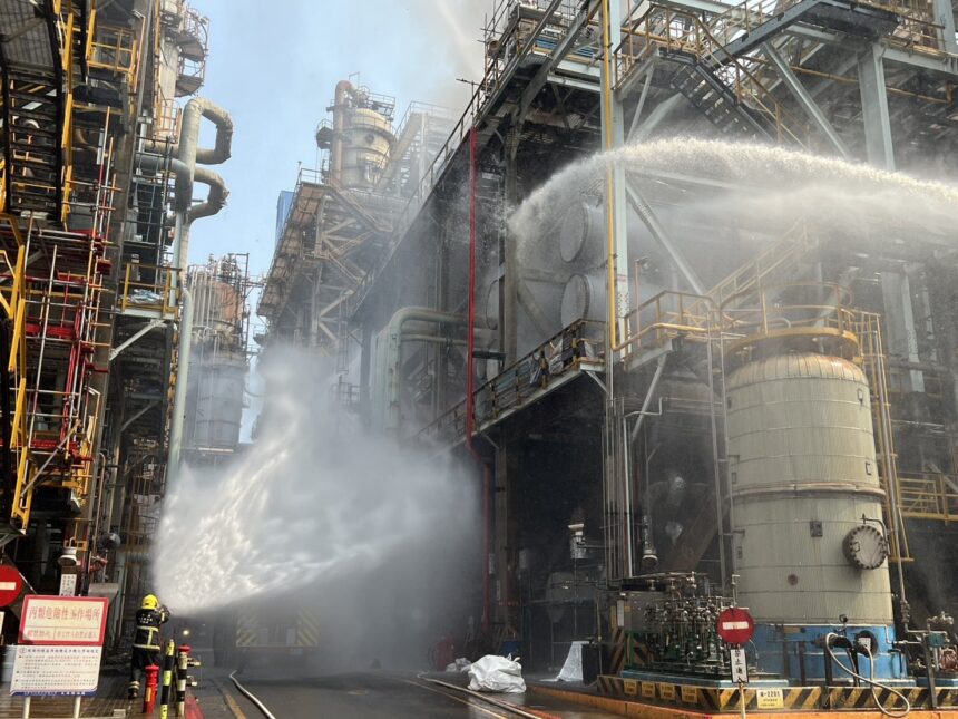 中油大林煉油廠火警　疑槽體洩漏燃燒重油濃煙密佈