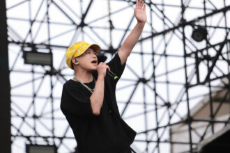 彈頭加勒比海直擊「抹香鯨分娩」！珍貴接生畫面曝光 創華人演藝圈紀錄