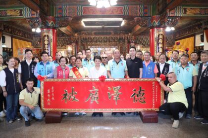 台中水安宮百年香火守護南屯　盧秀燕贈匾「德澤廣被」感謝護佑鄉里